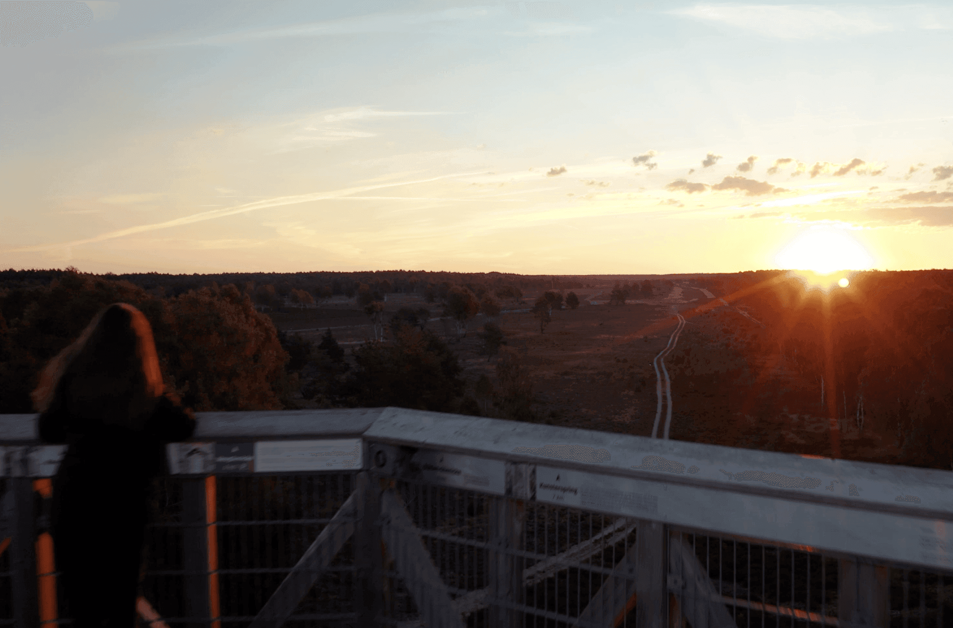Person vor einem Sonnenuntergang